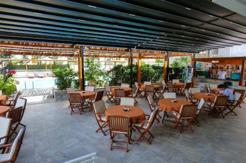 6 Milje Hotel - image 3