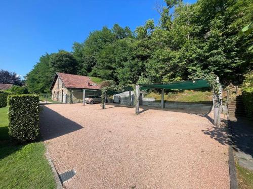 Casa fronte lago con piscina