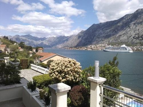 Two bedroom Apartment in Kotor Bay