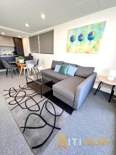 Fab in Phillip - 2bd 2bth Apt - Close to CBR Hospital