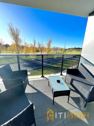 Fab in Phillip - 2bd 2bth Apt - Close to CBR Hospital - image 2