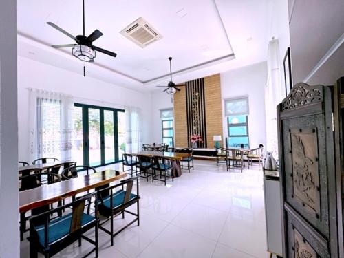 Restaurant, Teluk Cempedak Seventh Haven in Kuantan