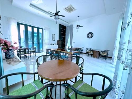 Restaurant, Teluk Cempedak Seventh Haven in Kuantan