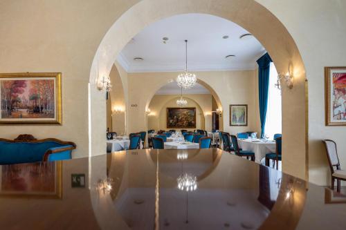 Hotel Centrale Spa & Relax in 阿爾卡莫