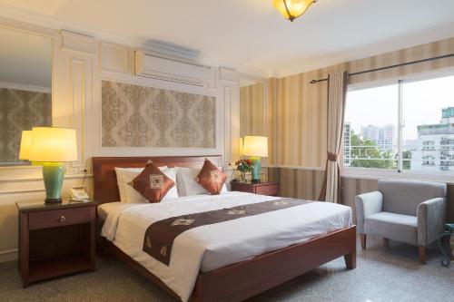 room detail thumbnail 1