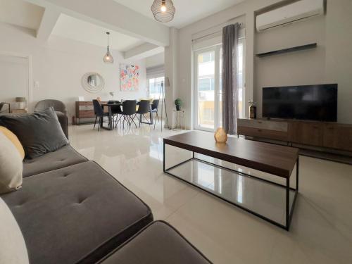 Satovriandou Spacious 128sqm apt in Athens