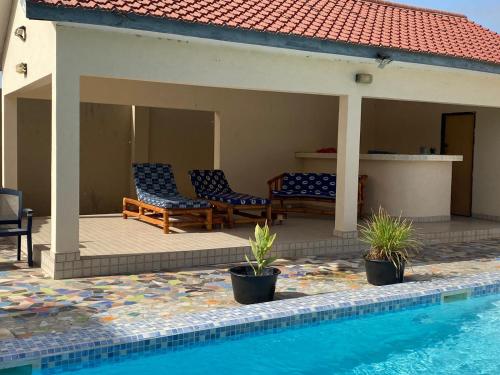 The White House Tujereng in 圖赫林