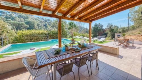 Villa with Garden View