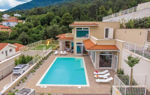 Villa in Veprinac with a pool, sauna and a jacuzzi