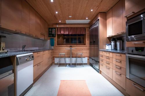 Kitchen, Santa's Hotel Aurora & Igloos in Sodankyla