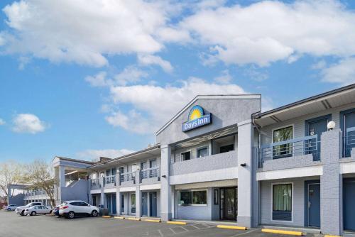 Days Inn by Wyndham Raleigh Glenwood-Crabtree in Raleigh, USA