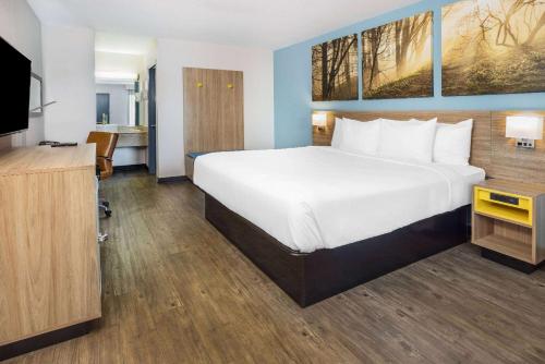 Days Inn by Wyndham Raleigh Glenwood-Crabtree