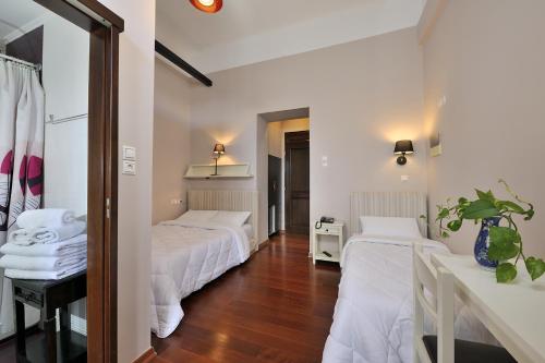 Standard Triple Room image 9