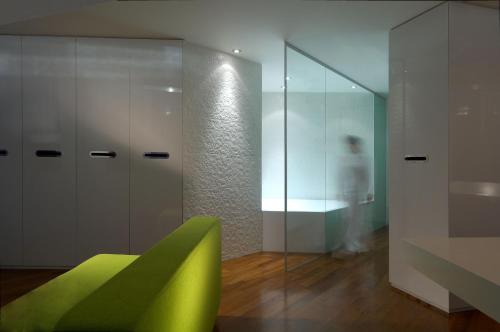 i-Suite Hotel - image 3
