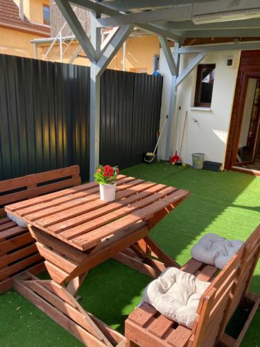 Balcony/terrace, Bazsalikom-Apartman in Mezokovesd