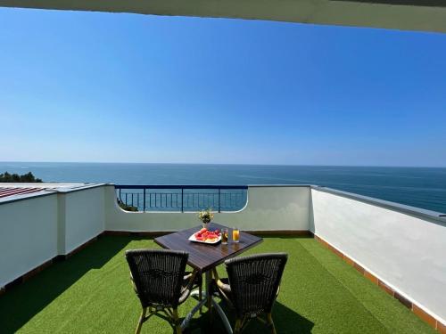 Deluxe Double Room with Extra Bed image 10