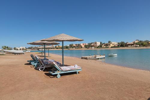 Stylish 2BR Condo in El Gouna I Pool & Beach Access - Tap to explore photos