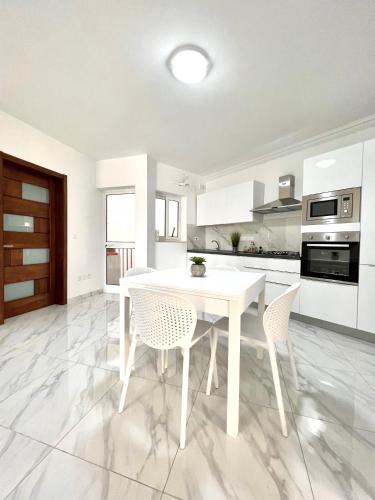 Condo with Patio overlooking Piazza, Gżira (zdjęcie 4)