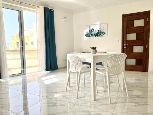 Condo with Patio overlooking Piazza, Gżira (zdjęcie 6)