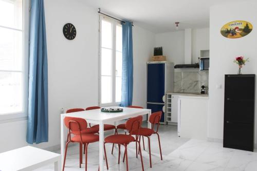 Newly renovated cocoon with terrace near the Seine