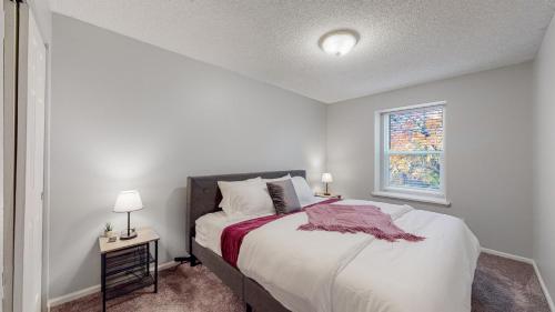 Aurora 3 King Beds Updated Upper Unit Quincy Lake in Centennial (CO)