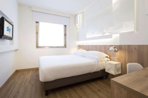 Business Queen Room - Non-Smoking