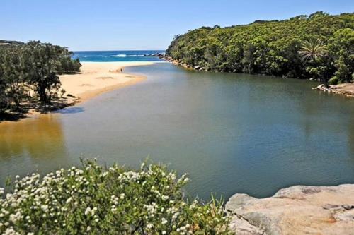 Nearby attraction, The Sandbar House, Royal National Park, waterfront beach house in Bundeena