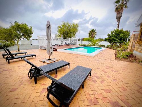 Kilátás, Be Still and Know in Darling