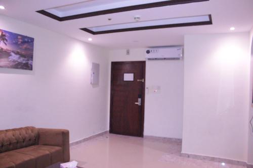 One-Bedroom Apartment image 8