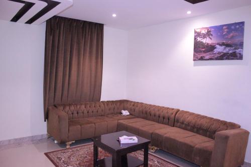 One-Bedroom Apartment image 3