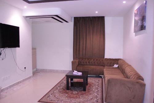 One-Bedroom Apartment image 9