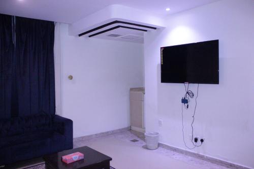 One-Bedroom Apartment image 10