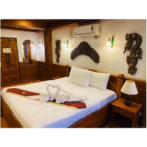 Grillhütte Patong Room Type - Deluxe Double Room with Shower