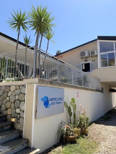 HOTEL MERCURIO SUL MARE - Fish restaurant and private beach in Santa Maria