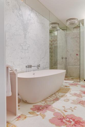 King Suite image 6