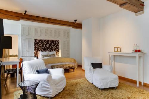 Superior King Room image 5