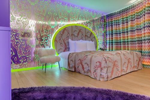 Deluxe King Room image 4