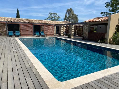 Magnifique villa avec piscine au coeur des vignes - Location, gîte - Cogolin