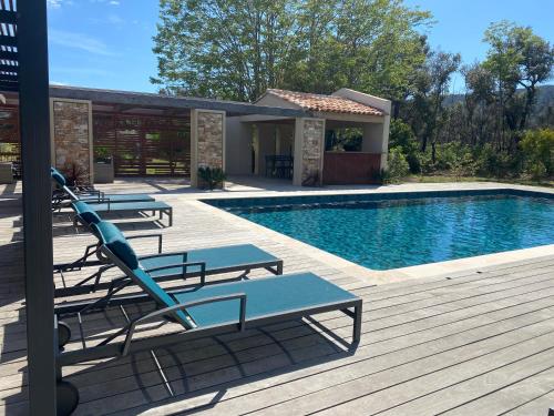 Magnifique villa avec piscine au coeur des vignes