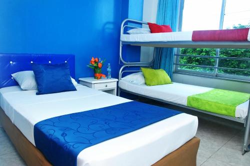 1 double bed, 1 twin bed