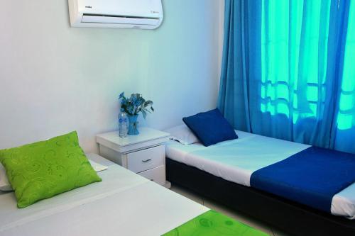 1 double bed, 1 twin bed