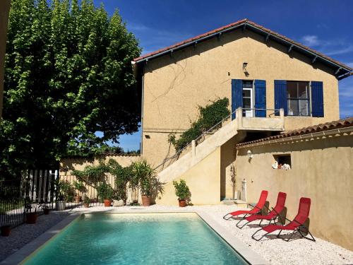 Accommodation in Noves