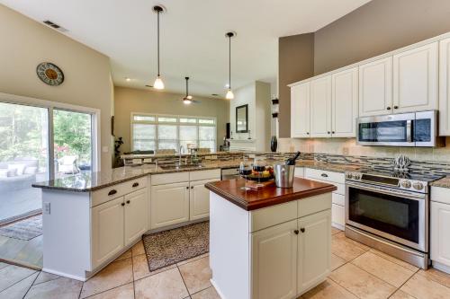 Hilton Head Island Resort Home w/ Fire Pit! in Hilton Head Island (SC)