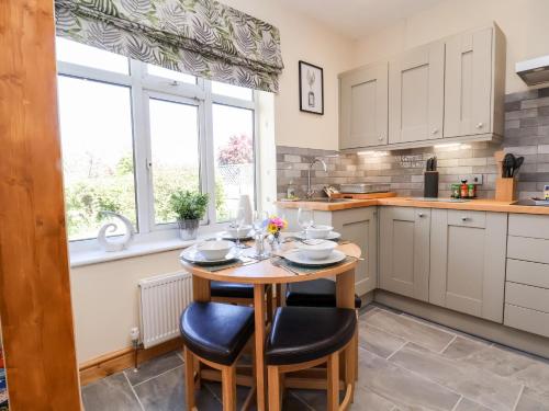 ทัศนียภาพภายนอกโรงแรม, 3 Rhyd Drive in คอลวี เบย์