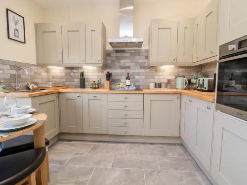 ทัศนียภาพภายนอกโรงแรม, 3 Rhyd Drive in คอลวี เบย์