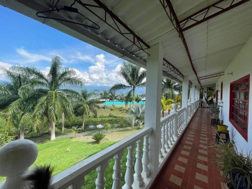 شرفة/ تراس, Finca Campestre Colibrí (Finca Campestre Colibri) in Tobia