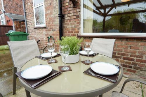 Facilities, Strawberry Fields House - Air Host & Stay - 3 Bedroom in Halewood