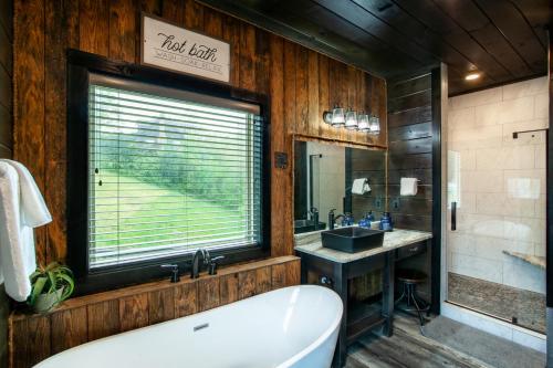 Oak Lake Estate View Hot Tub Theater Room in Sevierville, USA