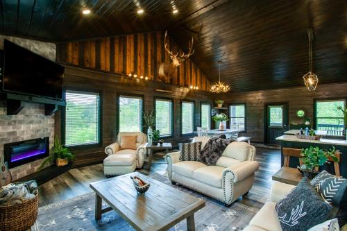 Oak Lake Estate View Hot Tub Theater Room in Sevierville, USA