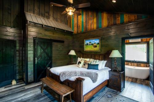 Oak Lake Estate View Hot Tub Theater Room in Sevierville, USA